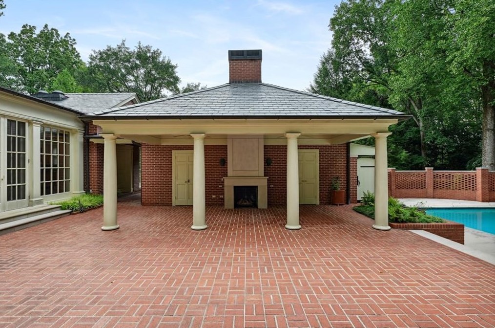 3543 Woodhaven Rd, Atlanta GA  30305-1010 exterior