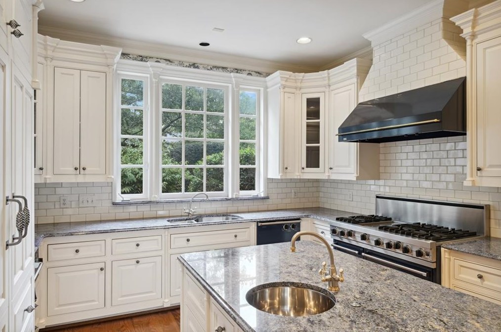 3543 Woodhaven Rd, Atlanta GA  30305-1010 exterior