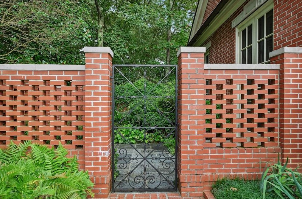 3543 Woodhaven Rd, Atlanta GA  30305-1010 exterior