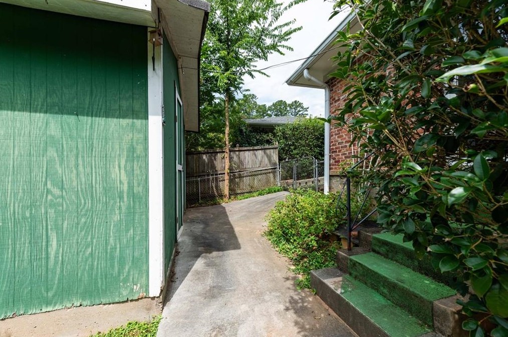 2479 Harrington Dr, Decatur GA  30033-4903 exterior