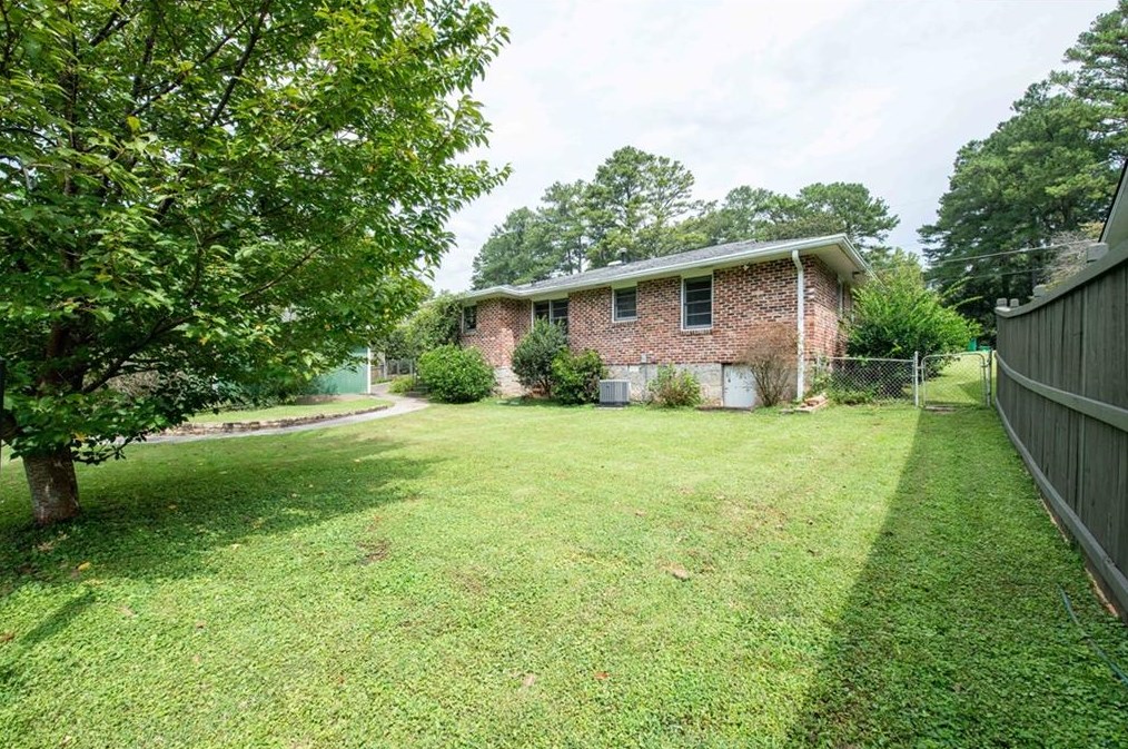 2479 Harrington Dr, Decatur GA  30033-4903 exterior