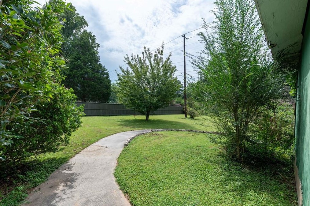 2479 Harrington Dr, Decatur GA  30033-4903 exterior