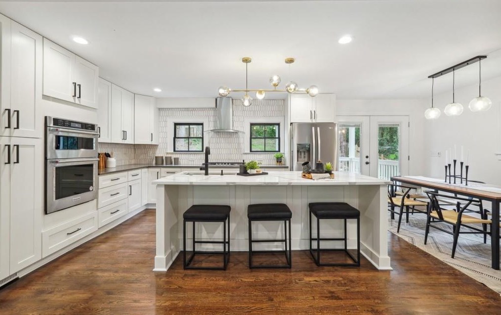 1308 Deerwood Dr, Decatur GA  30030-4512 exterior