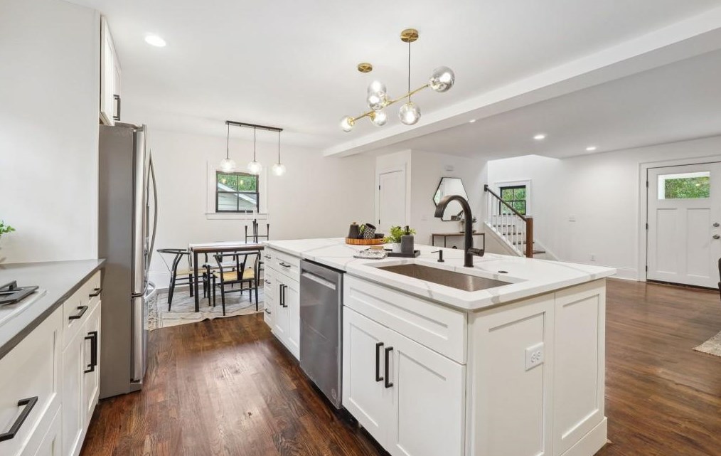 1308 Deerwood Dr, Decatur GA  30030-4512 exterior