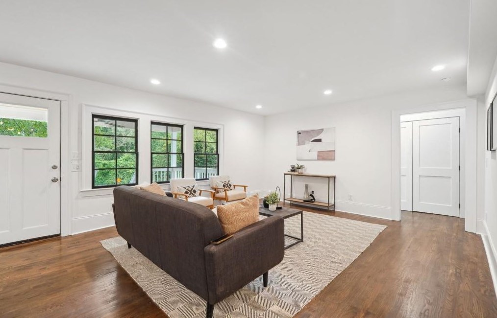 1308 Deerwood Dr, Decatur GA  30030-4512 exterior