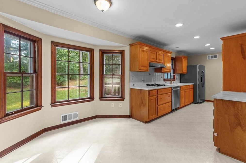 5247 Waterford Dr, Atlanta GA 30338-3129 exterior