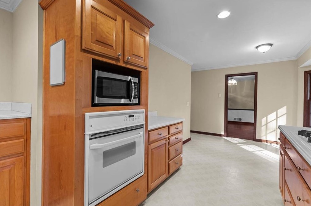 5247 Waterford Dr, Atlanta GA 30338-3129 exterior