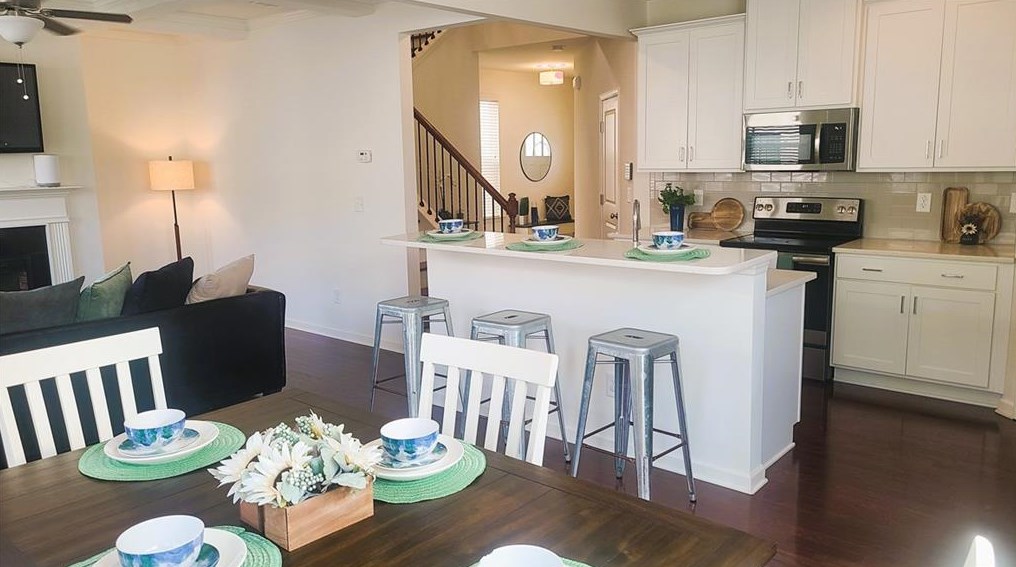 823 Regal Ln, Atlanta GA  30331-8636 exterior