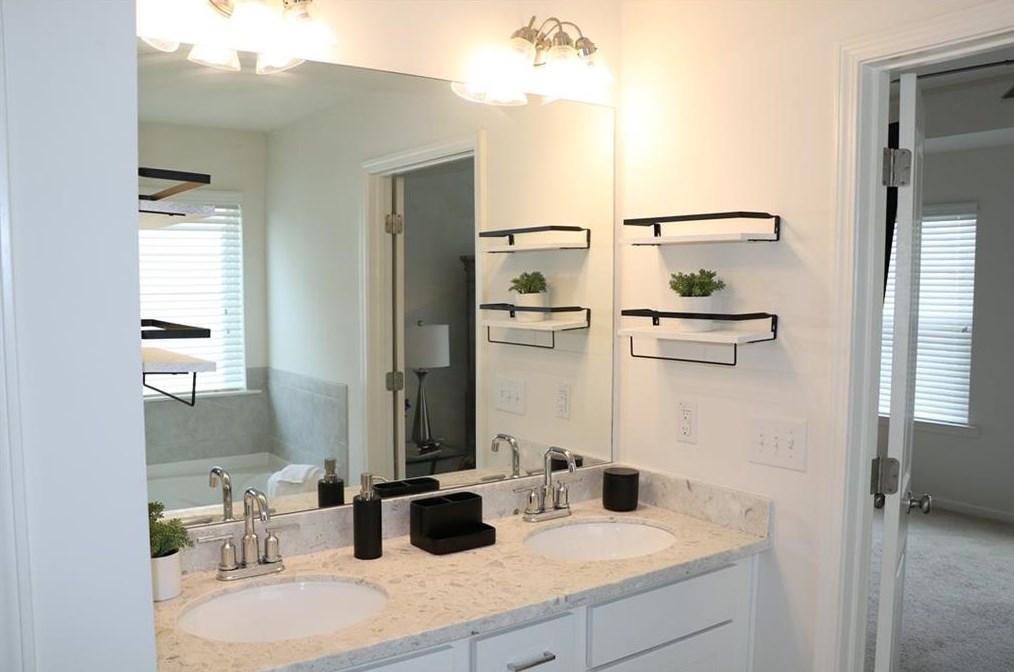 823 Regal Ln, Atlanta GA  30331-8636 exterior