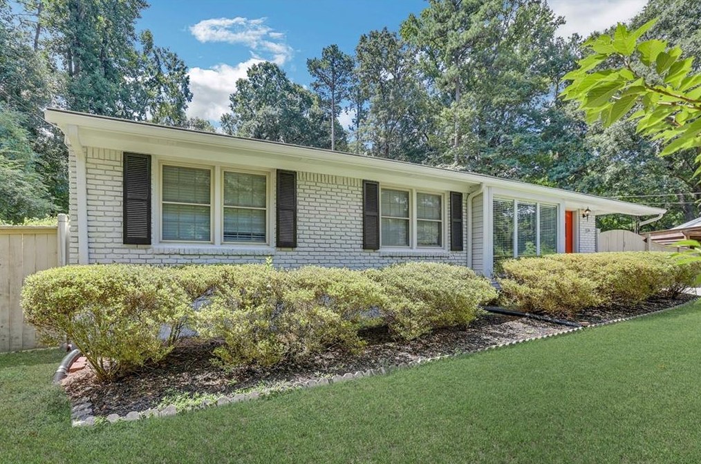 2579 Woodgreen Dr, Atlanta GA  30341-5137 exterior
