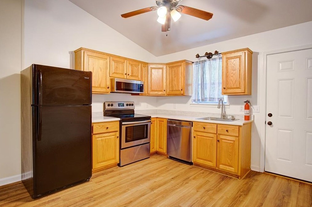 237 Hall Memorial Rd, Calhoun GA 30701-8354 exterior