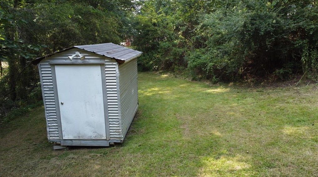 237 Hall Memorial Rd, Calhoun GA 30701-8354 exterior