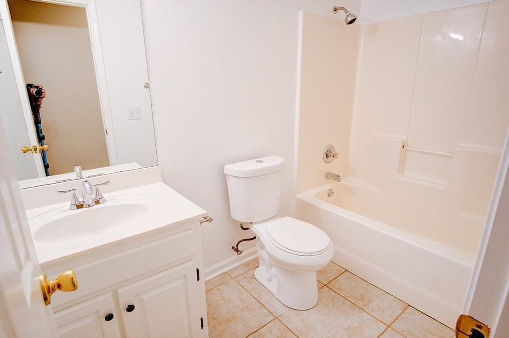 237 Hall Memorial Rd, Calhoun GA 30701-8354 exterior