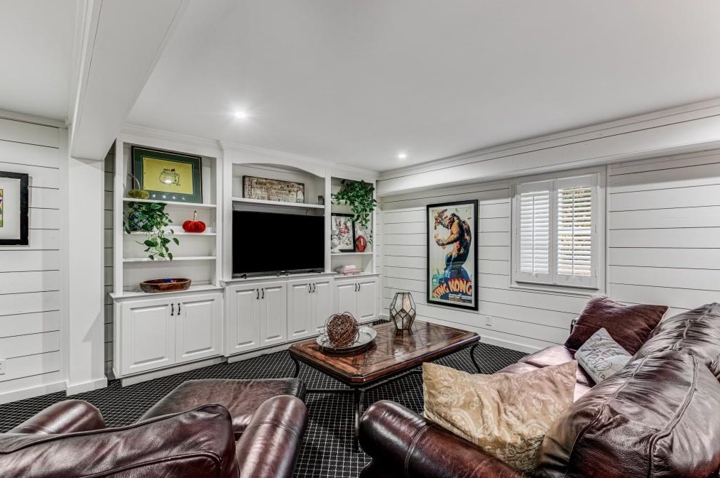 740 Weatherly Ln, Atlanta GA  exterior