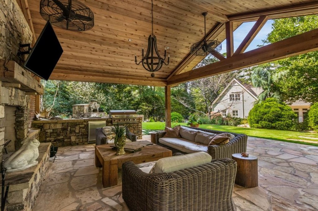 740 Weatherly Ln, Atlanta GA  exterior