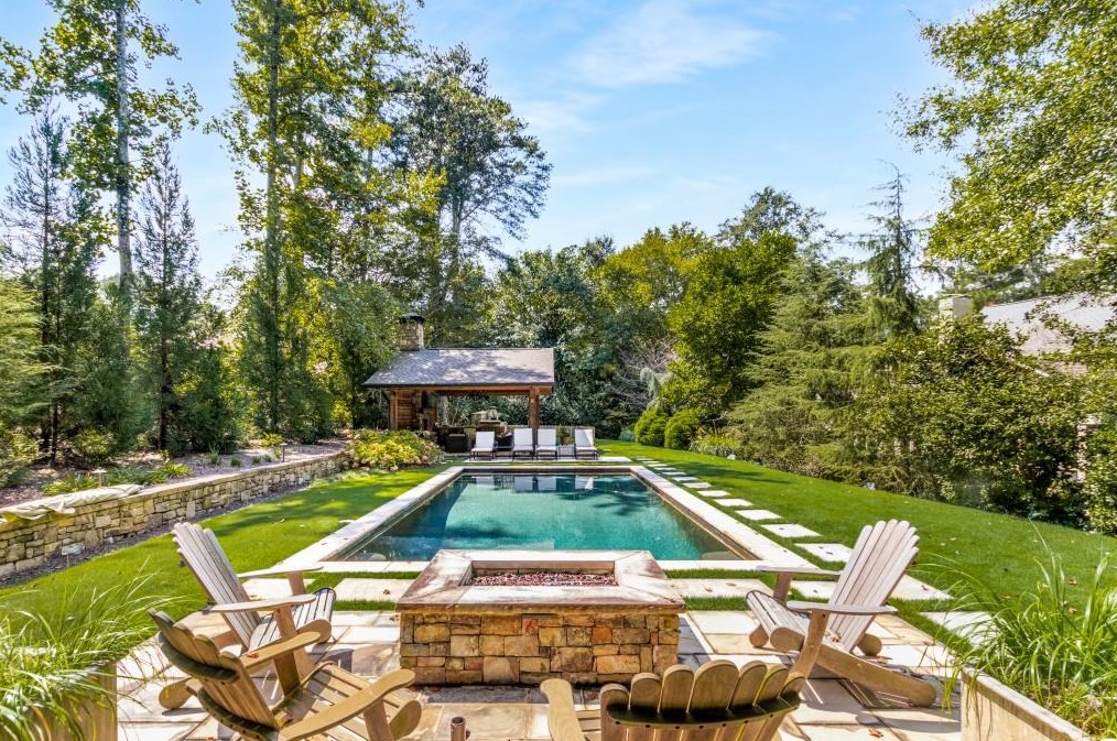 740 Weatherly Ln, Atlanta GA  30328-3650 exterior