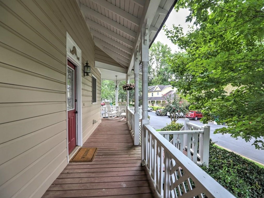 1449 Cambridge Cmn, Decatur GA  30033-2047 exterior