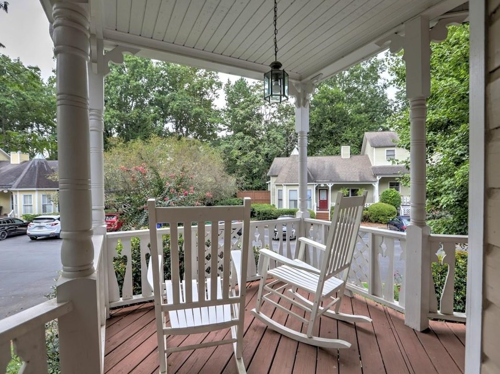 1449 Cambridge Cmn, Decatur GA  30033-2047 exterior