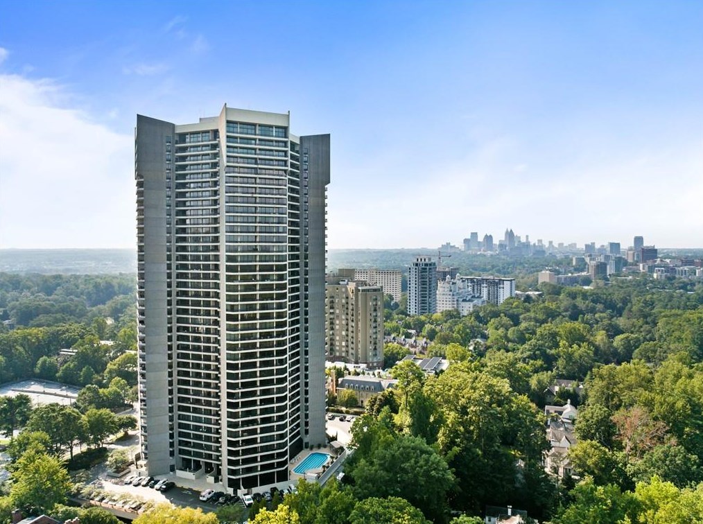 2660 Peachtree Rd, Atlanta GA  30305-3605 exterior