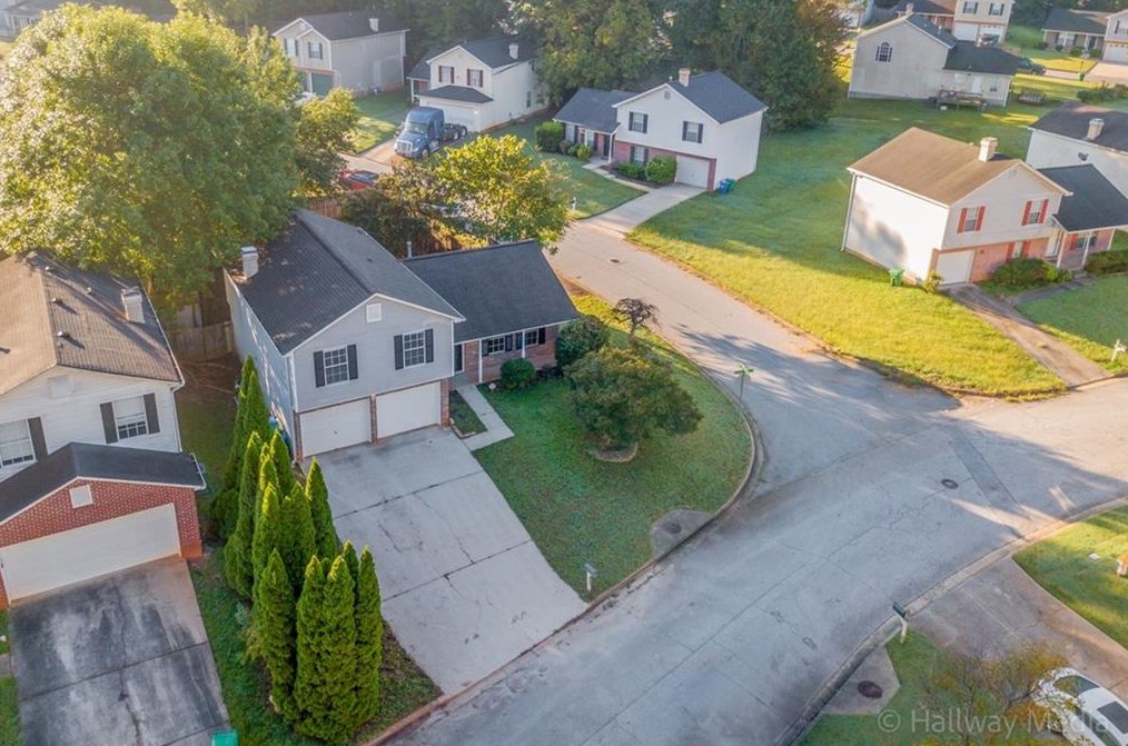 2211 Ramblewood Cir, Decatur GA  30035-3611 exterior