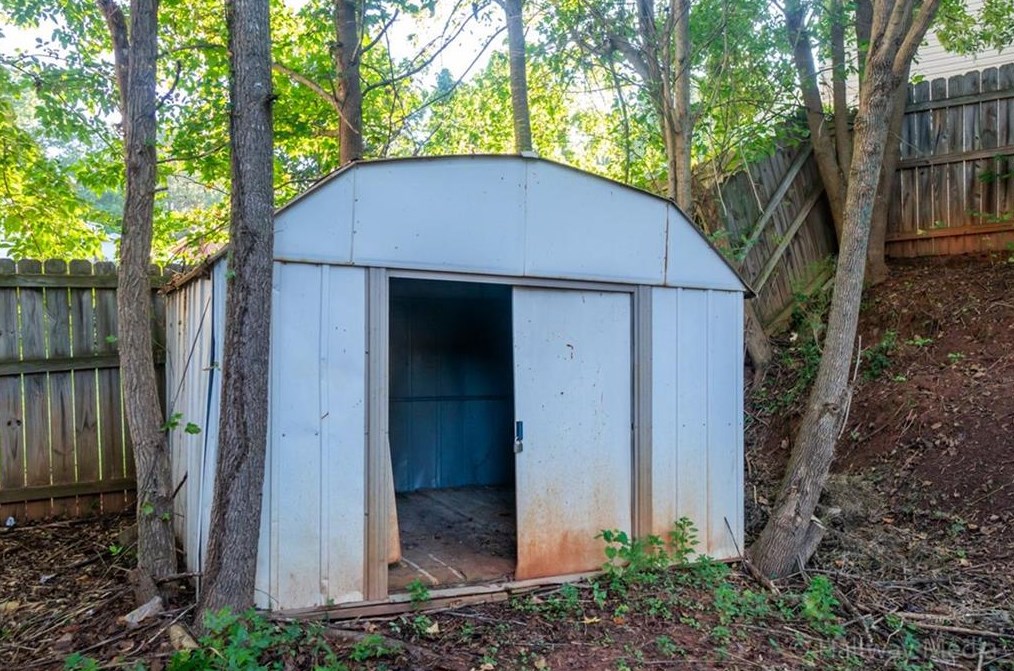 2211 Ramblewood Cir, Decatur GA  30035-3611 exterior