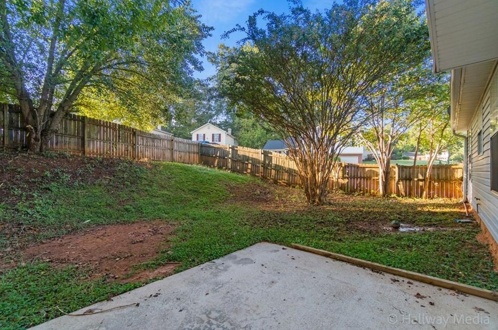 2211 Ramblewood Cir, Decatur GA  30035-3611 exterior