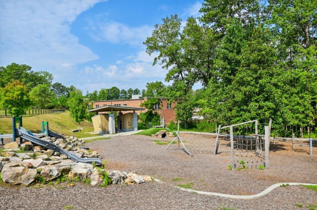 2480 Skyland Dr, Atlanta GA  30319-3759 exterior