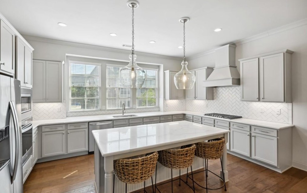2480 Skyland Dr, Atlanta GA  30319-3759 exterior