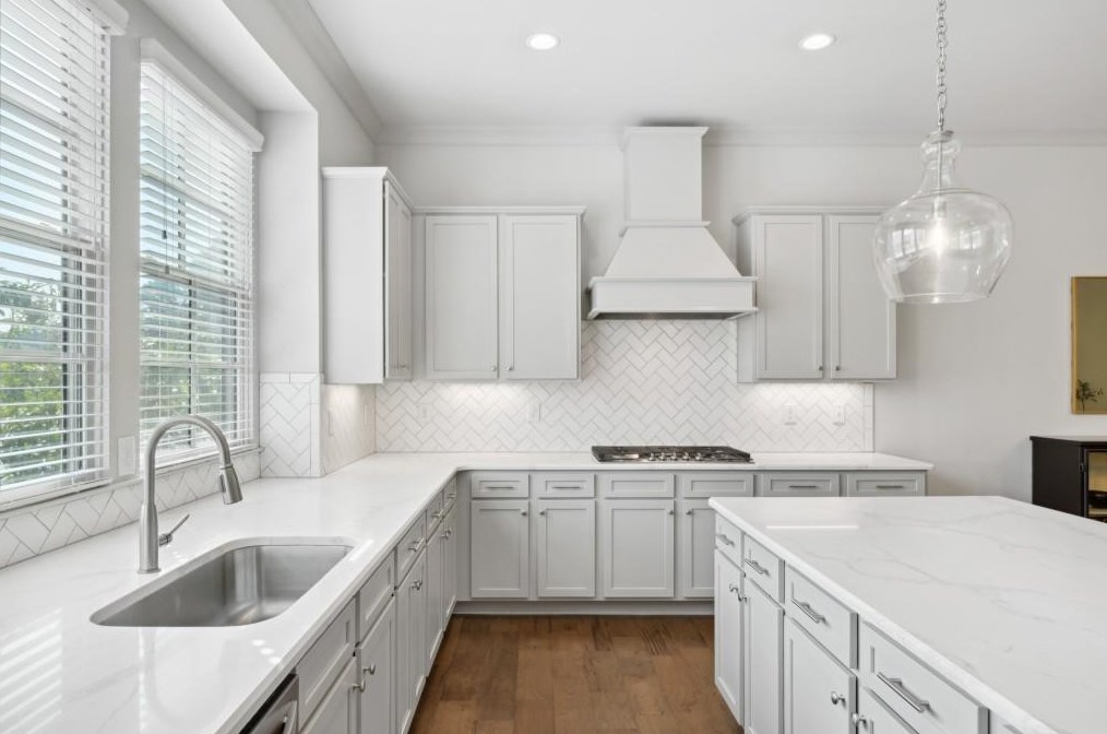 2480 Skyland Dr, Atlanta GA  30319-3759 exterior