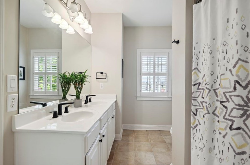 2065 Arminda Ct, Alpharetta GA  30022-1589 exterior