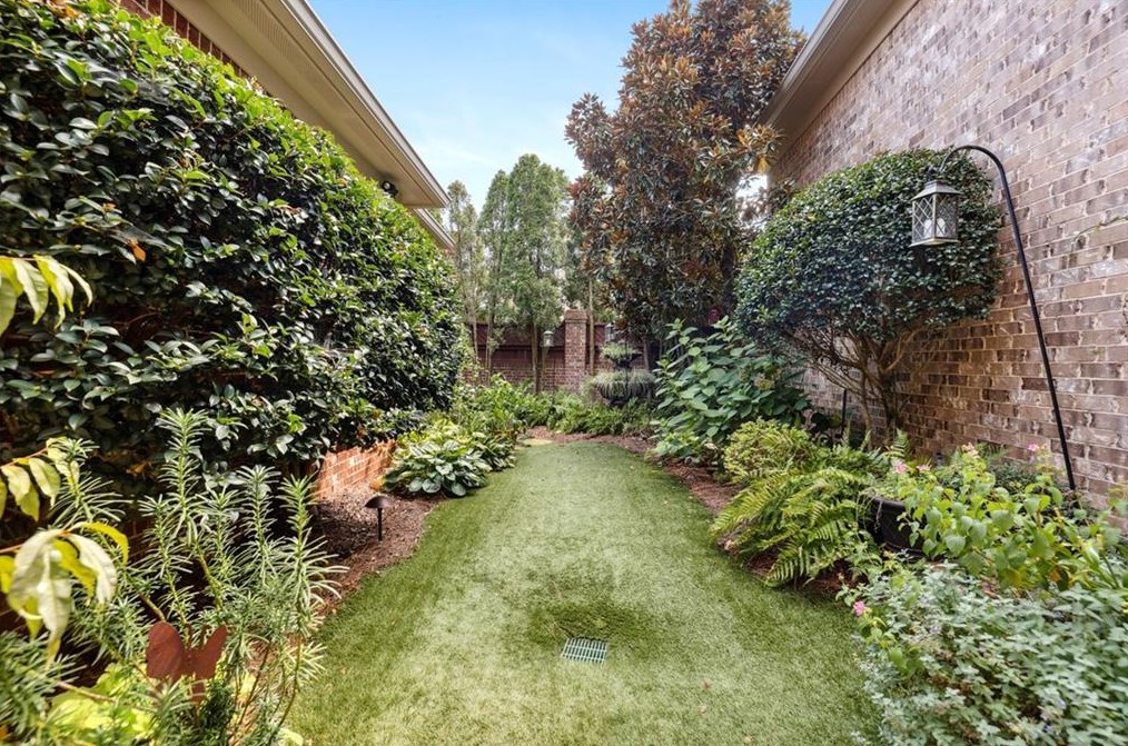 2065 Arminda Ct, Alpharetta GA  30022-1589 exterior