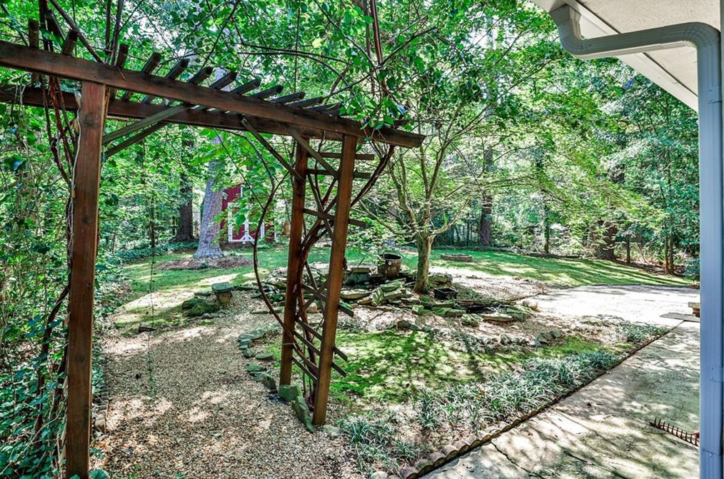 3186 Vine Cir, Decatur GA  30033-5109 exterior