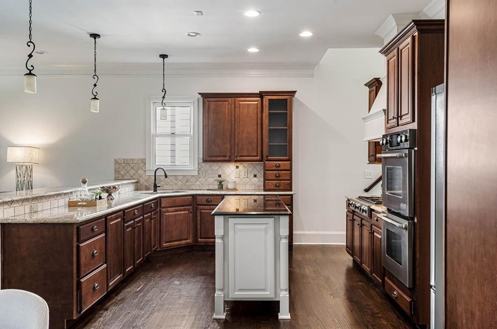 2707 Skyland Dr, Atlanta GA  30319-3645 exterior