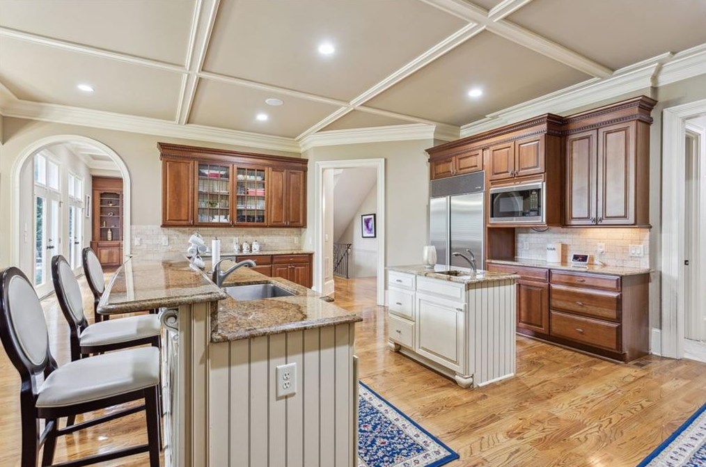 3073 Woodrow Way, Atlanta GA  30319-2707 exterior