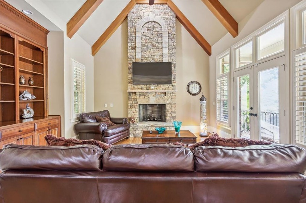 3073 Woodrow Way, Atlanta GA  30319-2707 exterior