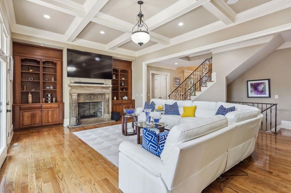 3073 Woodrow Way, Atlanta GA  30319-2707 exterior