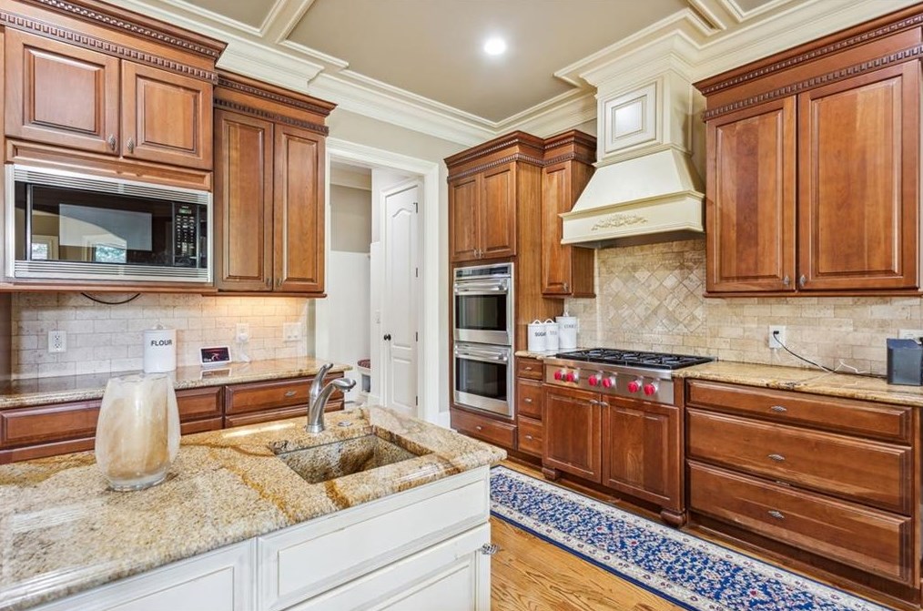 3073 Woodrow Way, Atlanta GA  30319-2707 exterior