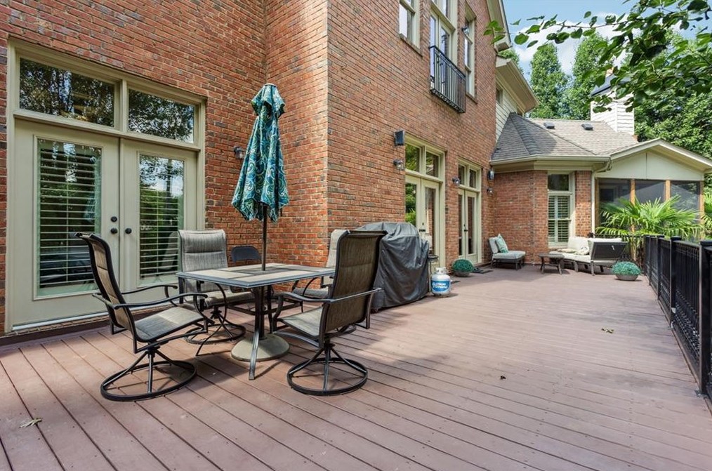 3073 Woodrow Way, Atlanta GA  30319-2707 exterior
