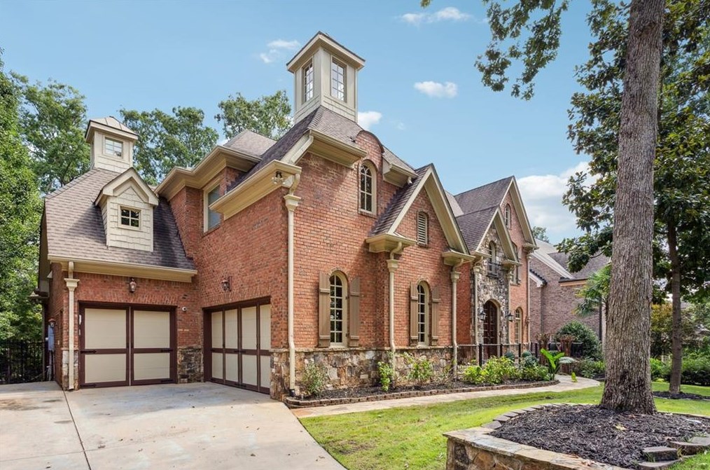 3073 Woodrow Way, Atlanta GA  30319-2707 exterior