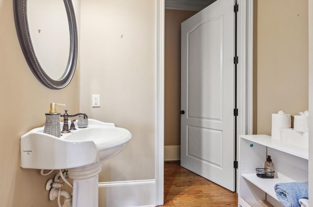 3073 Woodrow Way, Atlanta GA  30319-2707 exterior