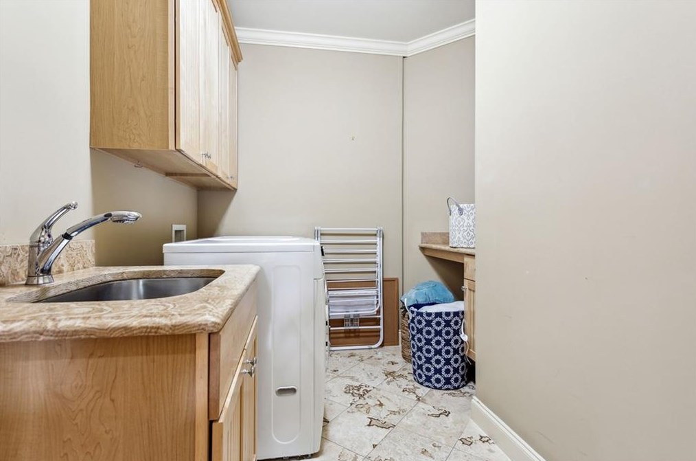 3073 Woodrow Way, Atlanta GA  30319-2707 exterior