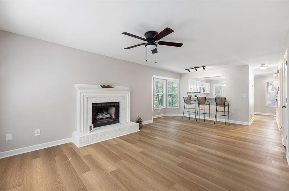 5056 Laurel Bridge Dr, Smyrna GA  30082-4833 exterior