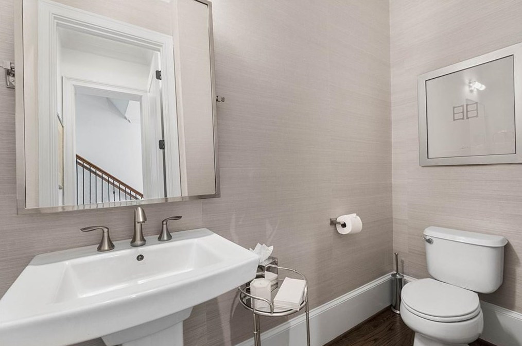 3562 Roswell Rd, Atlanta GA 30305-1203 exterior