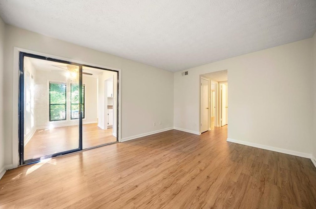 9400 Roberts Dr, Atlanta GA  30350-2016 exterior