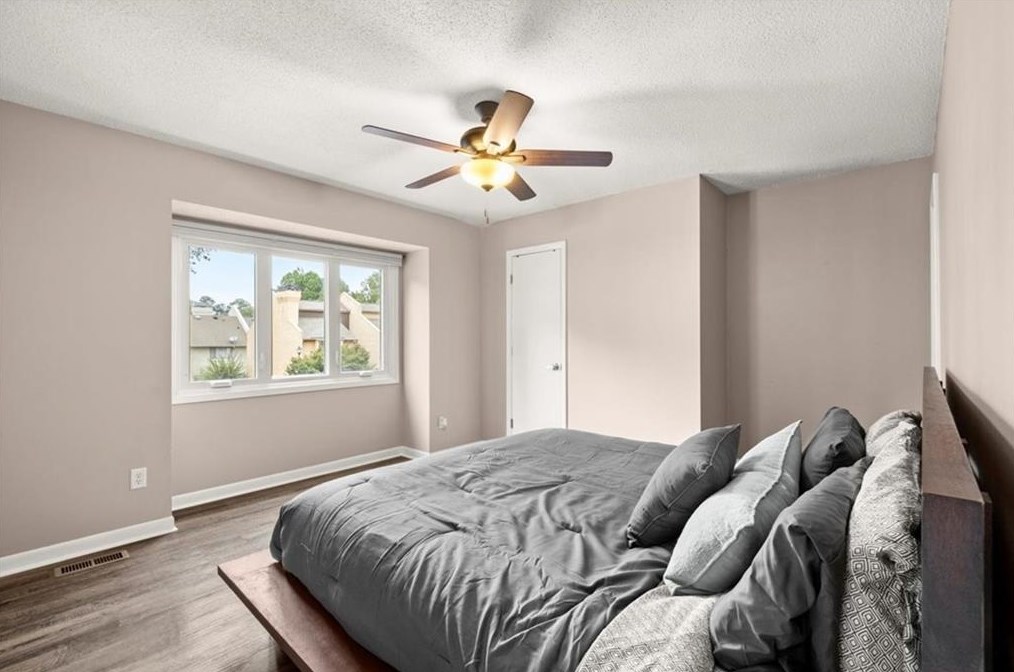 200 Roswell Landings Dr, Roswell GA  30075-3876 exterior