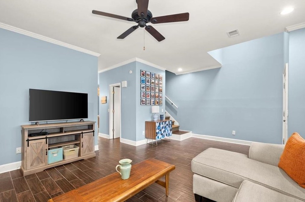 200 Roswell Landings Dr, Roswell GA  30075-3876 exterior