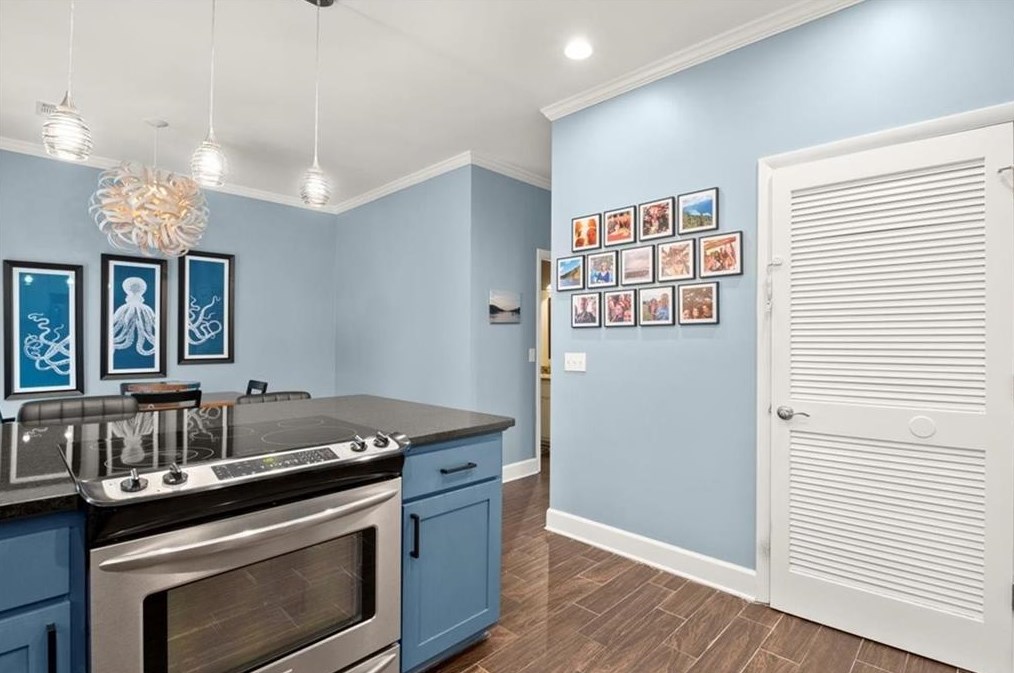 200 Roswell Landings Dr, Roswell GA  30075-3876 exterior