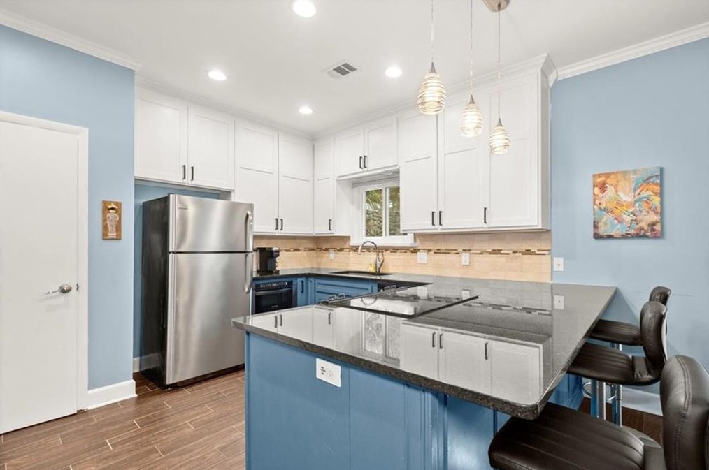 200 Roswell Landings Dr, Roswell GA  30075-3876 exterior