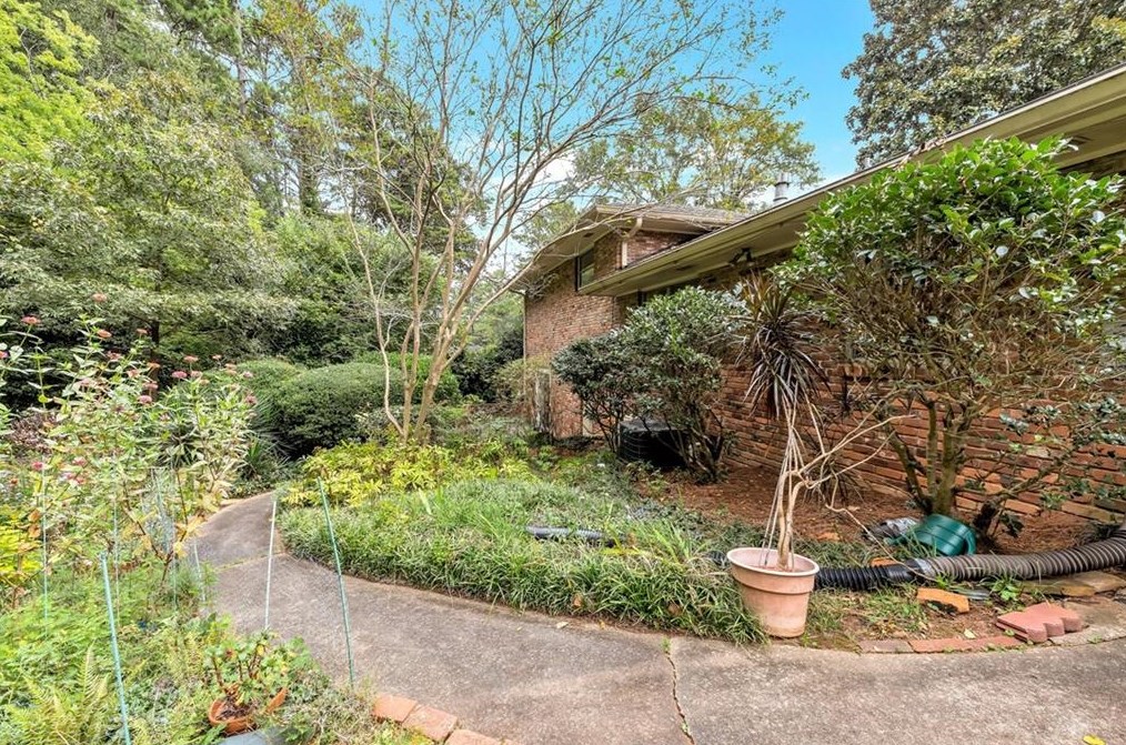 2000 Hollidon Rd, Decatur GA  30033-1023 exterior