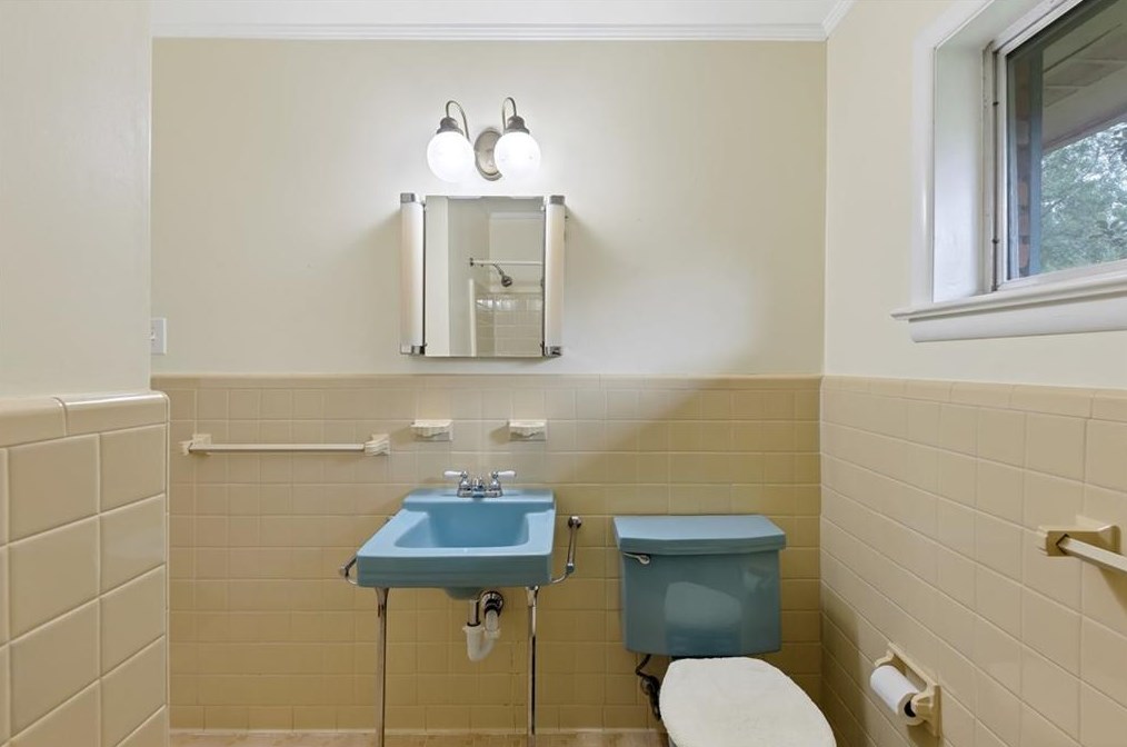 2000 Hollidon Rd, Decatur GA  30033-1023 exterior